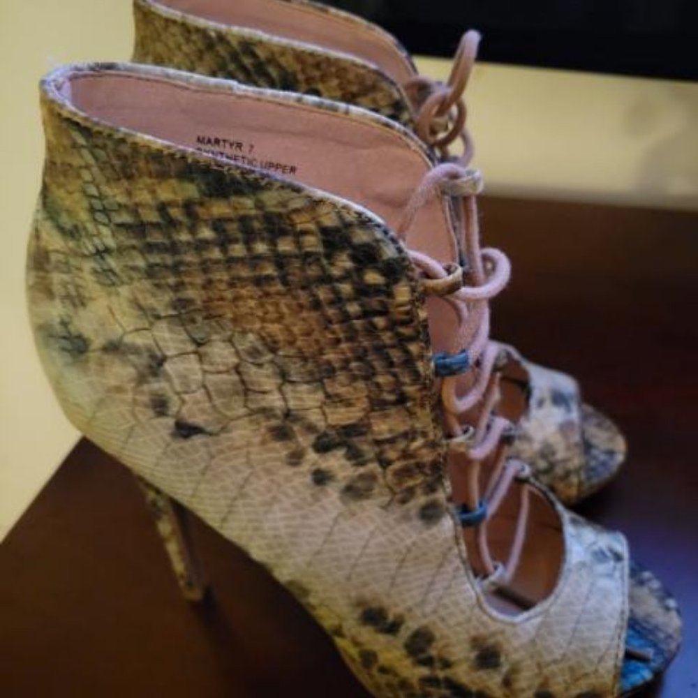 SHOES